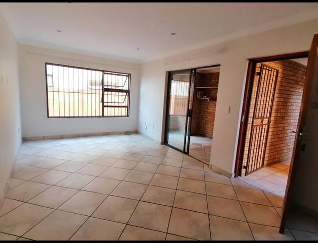 2 BEDROOM PROPERTY TO RENT IN SONNEVELD